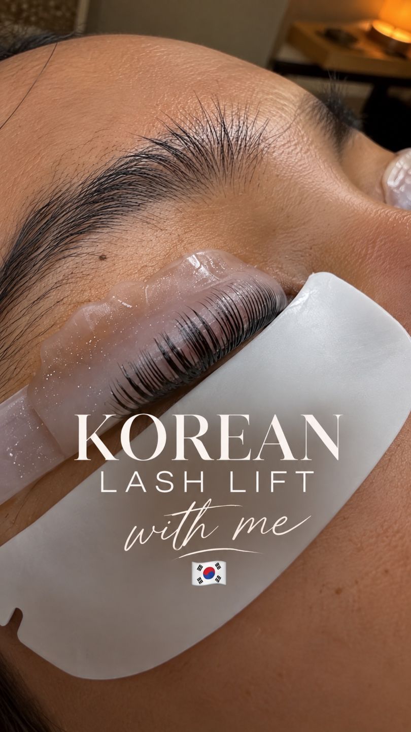 Pose des pads pendant un Lash Lift coréen