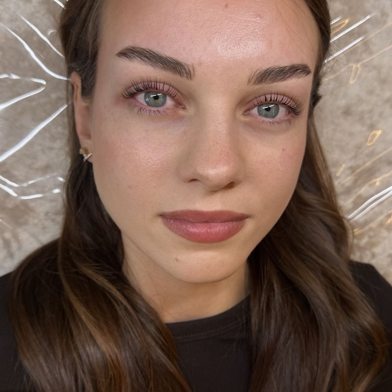 Modèle après un Lash Lift coréen